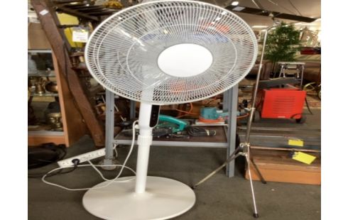 VENTILATEUR ESENTIEL BLANC AVEC TÉLÉCOMMANDE