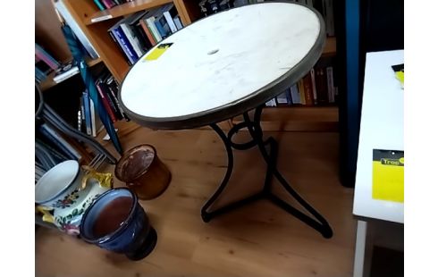 TABLE DE JARDIN PIED FER NOIR