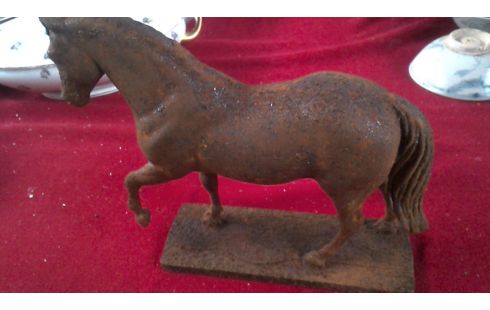 STATUE, , CHEVAL FONTE