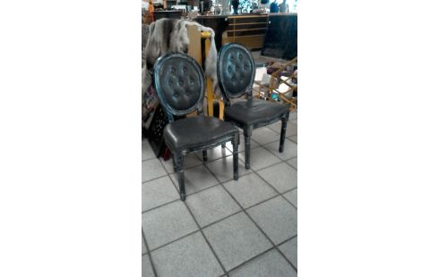 CHAISES GRISES LA  PAIRE