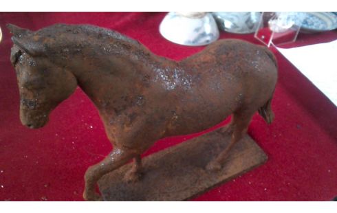 STATUE, , CHEVAL FONTE