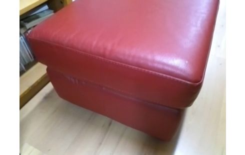 POUF CUIR ROUGE POLTREONESOFA
