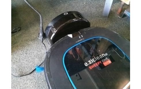 ASPIRATEUR ROBOT E;ZICLEAN SWEET ONE PETS (AVEC BOITE ET TELECOMMANDE)