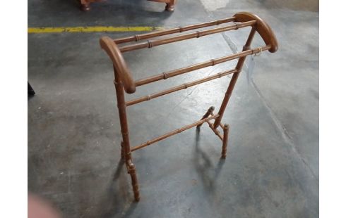 PORTE SERVIETTE MODEL DÉPOSÉ