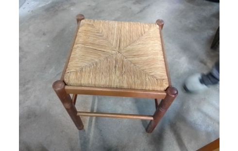 TABOURET EN BOIS