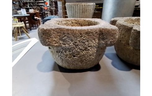 JARDINIERE EN PIERRE