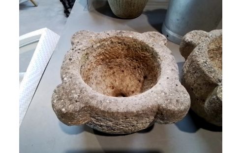 JARDINIERE EN PIERRE