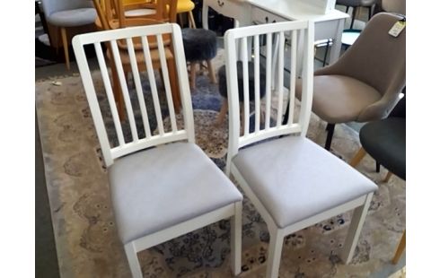 LOT DE 4 CHAISES BLANCHES EN BOIS