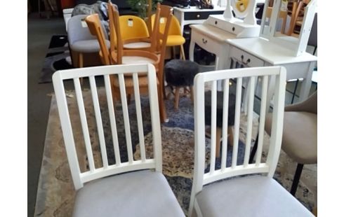 LOT DE 4 CHAISES BLANCHES EN BOIS