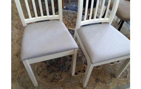 LOT DE 4 CHAISES BLANCHES EN BOIS