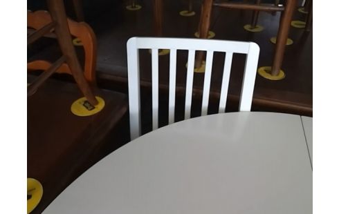 LOT DE 4 CHAISES BLANCHES EN BOIS