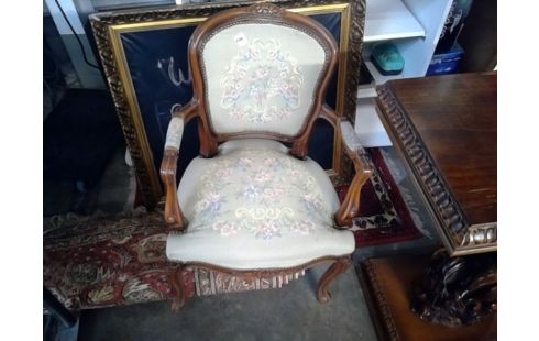 ARMSTOEL/LOUISXVSTIJL