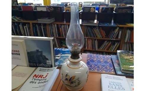 LAMPE A PETROLE MOTIF OISEAU