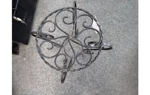 SUPPORT Plate fer forge