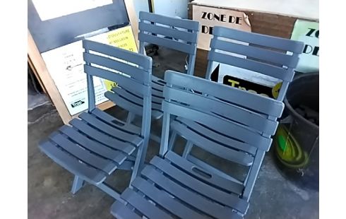 4 CHAISES RESINE PLIANTE