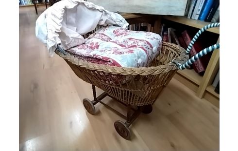 BERCEAU Poupée rotin a réparer