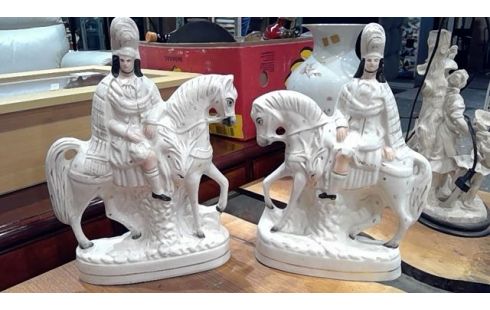 STATUES ANGLAISE LA PAIRE EN PORCELAINES