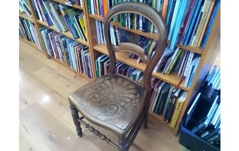 CHAISE BOIS AVEC MOTIF