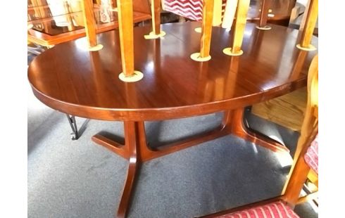 TABLE OVALE AVEC ALLONGES INTERIEURES