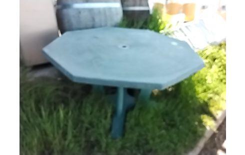TABLE DE JARDIN OCTOGONALE