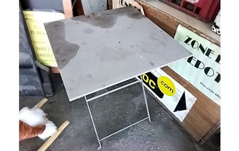TABLE PLIANTE .