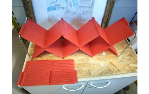 RANGE CD PLASTIQUE ROUGE