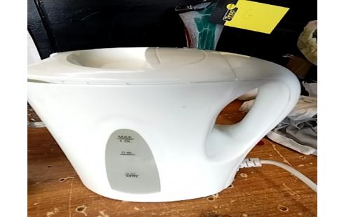 BOUILLOIRE ELECTRIQUE Blanche