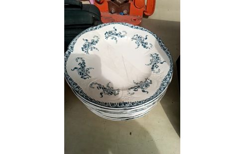 LOT DE ASSIETTES LONGWY