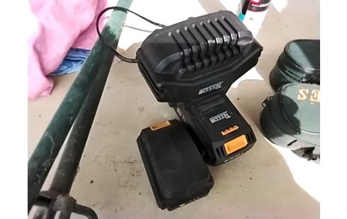 TONDEUSE ELECTRIQUE A BATTERIE + ACC RES