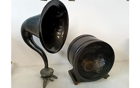 SET VAN 2 ANTIEKE LUIDSPREKERS