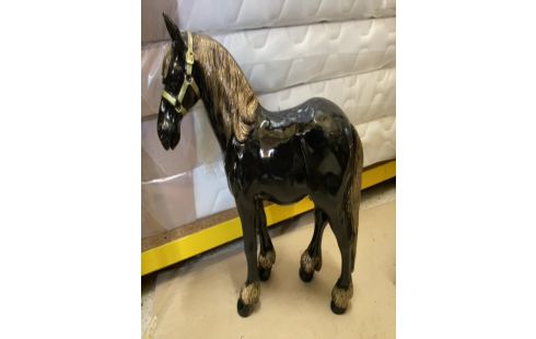 CHEVAL DEBOUT NOIR ET DORÉ MM