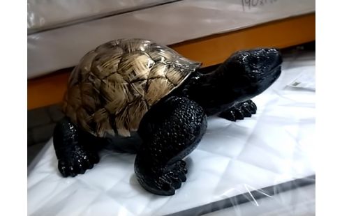TORTUE NOIR ET DORE 60CM
