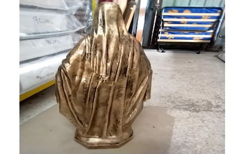 VIERGE BRAS ÉCARTÉS