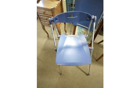 CHAISE PLASTIQUE