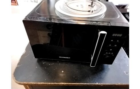 FOUR MICRO ONDES SCHNEIDER + ACC RSV