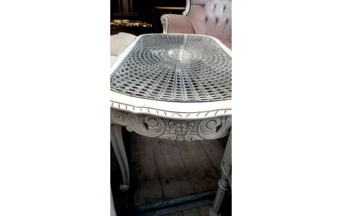 MESA DE SALÓN CRUDO ESTILO LUIS XV