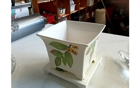 POTJE OP SCHAAL VILLEROY & BOCH