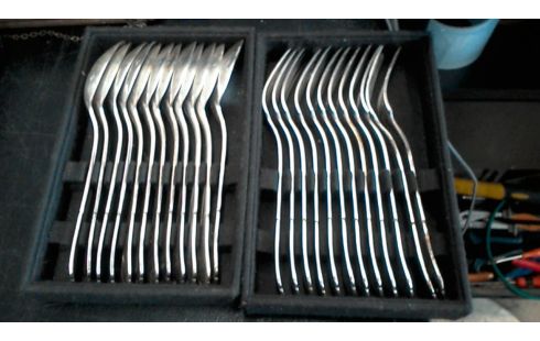 12 FOURCHETTES + 12 GRANDES  CUILLERES