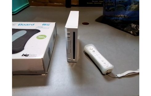 WII NINTENDO CONSOLE + BALANCE BOARD