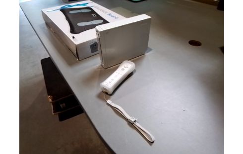 WII NINTENDO CONSOLE + BALANCE BOARD