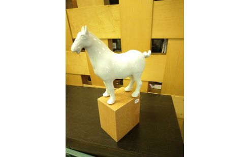 CHEVAL CERAMIQUE SUR SOCLE