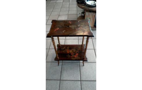 TABLE D'APPOINT EPOQUE 1900 EN L'ETAT