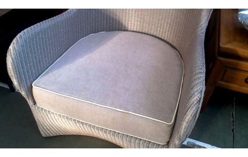 SILLÓN DE CUERO CLUB GRIS