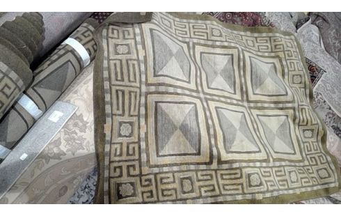 TEPPICH MITTELGROSSES MODELL