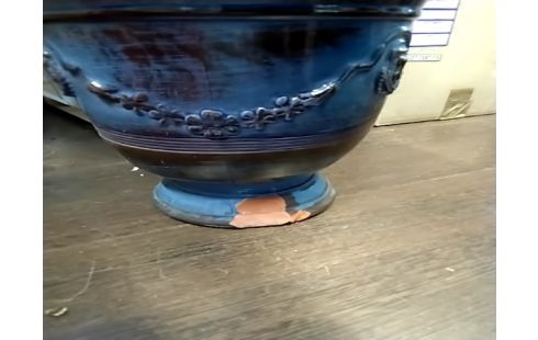 CACHE POT BLEU ABÎMÉ