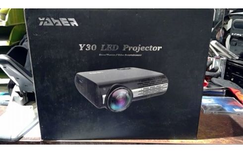 RETROPROJECTEUR Y30 LED PROJECTOR