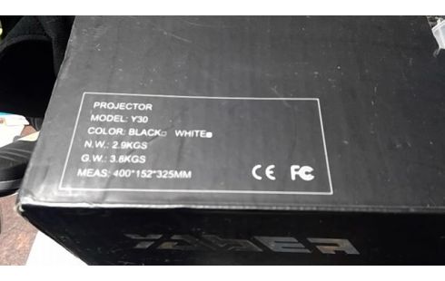 RETROPROJECTEUR Y30 LED PROJECTOR