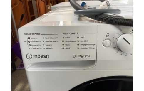 MACHINE A LAVER 9KG 1400TRS INDESIT BLANC HUBLOT NOIR