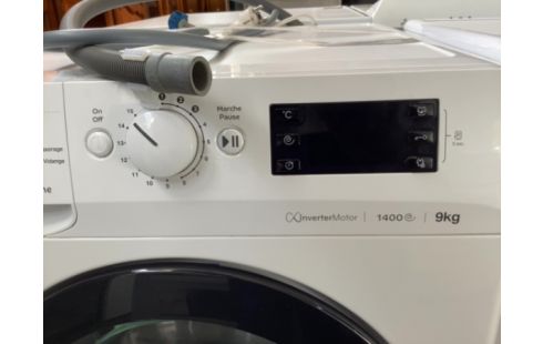 MACHINE A LAVER 9KG 1400TRS INDESIT BLANC HUBLOT NOIR
