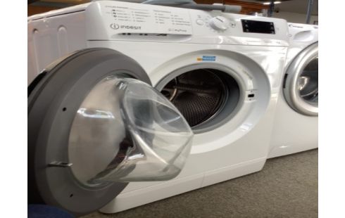 MACHINE A LAVER 9KG 1400TRS INDESIT BLANC HUBLOT NOIR